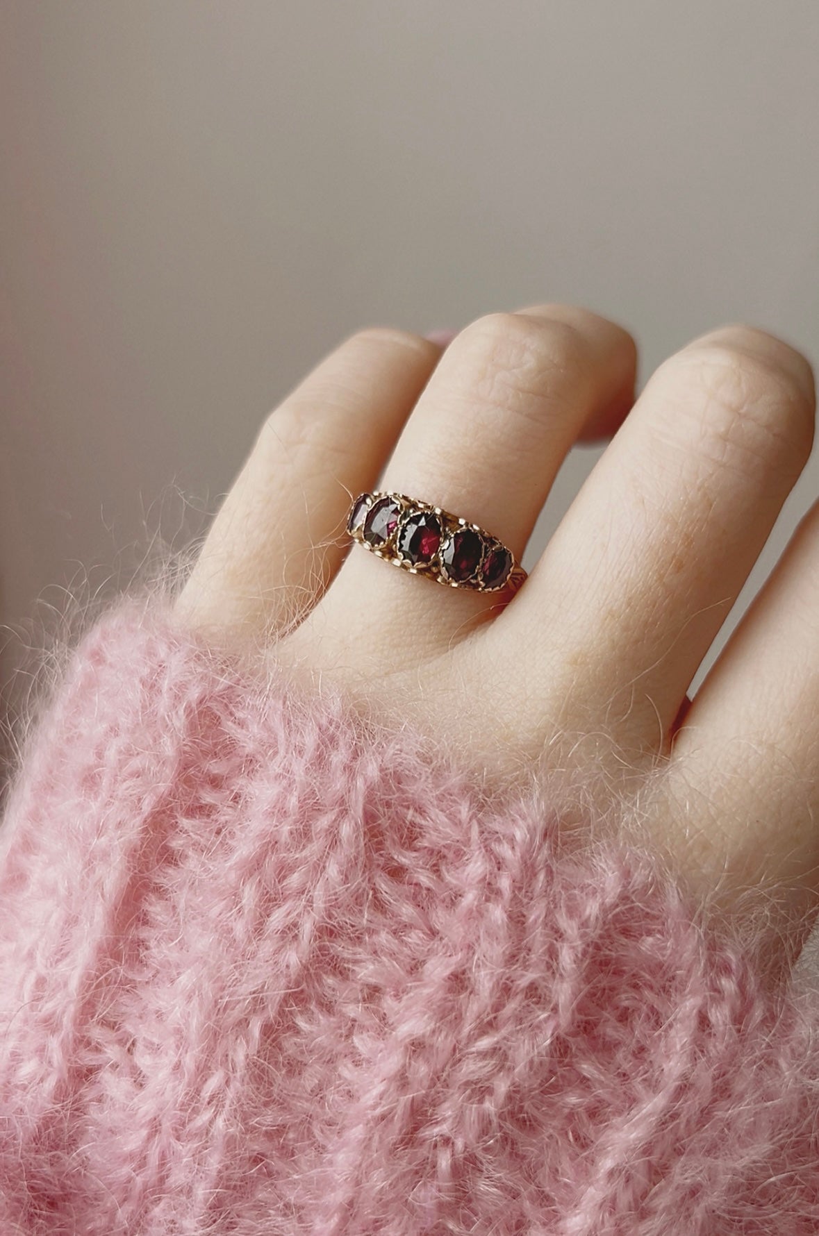 Gorgeous Antique 9ct Gold Garnet Five Stone Ring