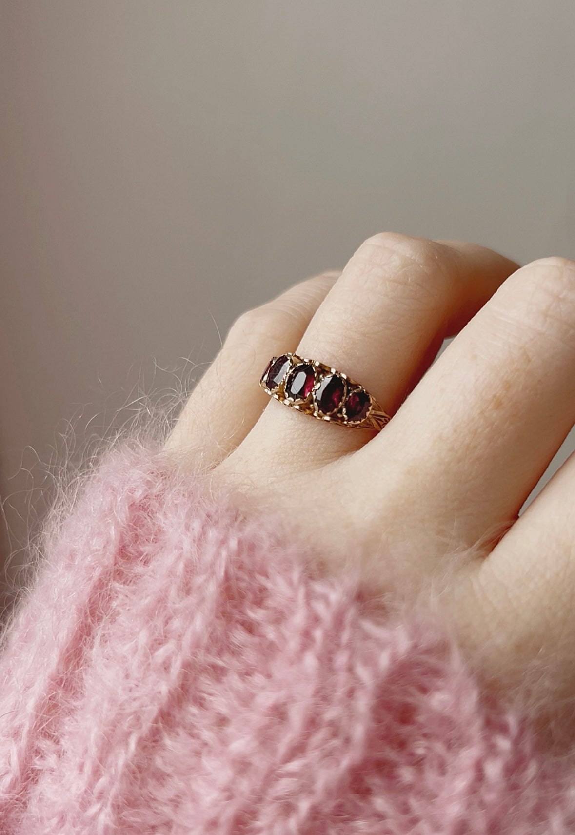 Gorgeous Antique 9ct Gold Garnet Five Stone Ring