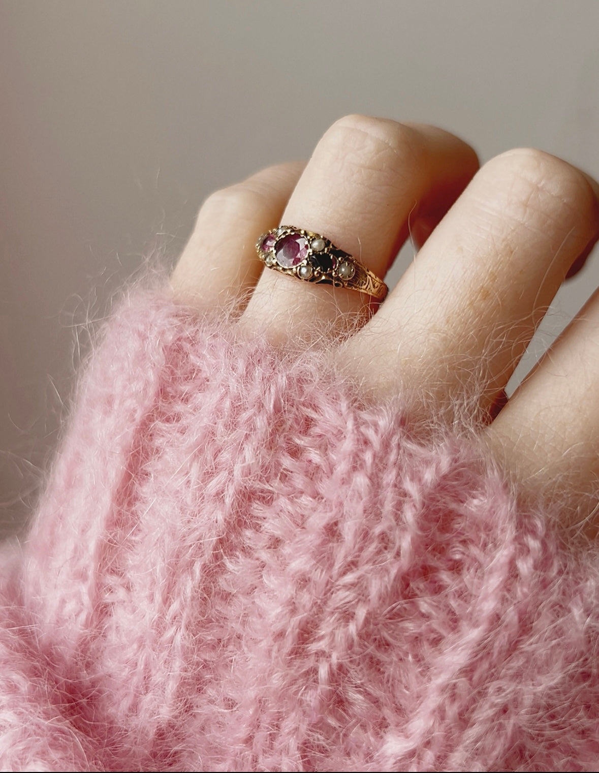 Gorgeous Victorian 15ct Gold, Ruby, Garnet and Split Pearl Ring