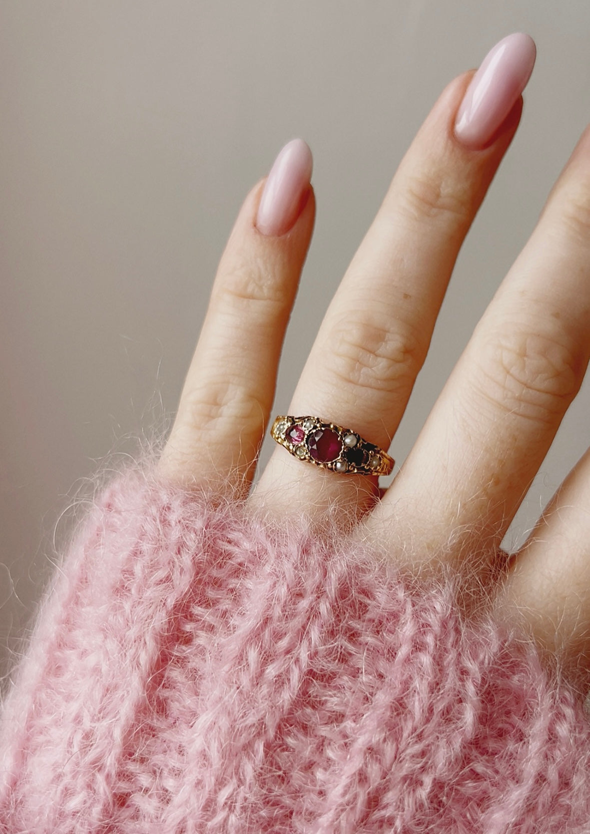Gorgeous Victorian 15ct Gold, Ruby, Garnet and Split Pearl Ring