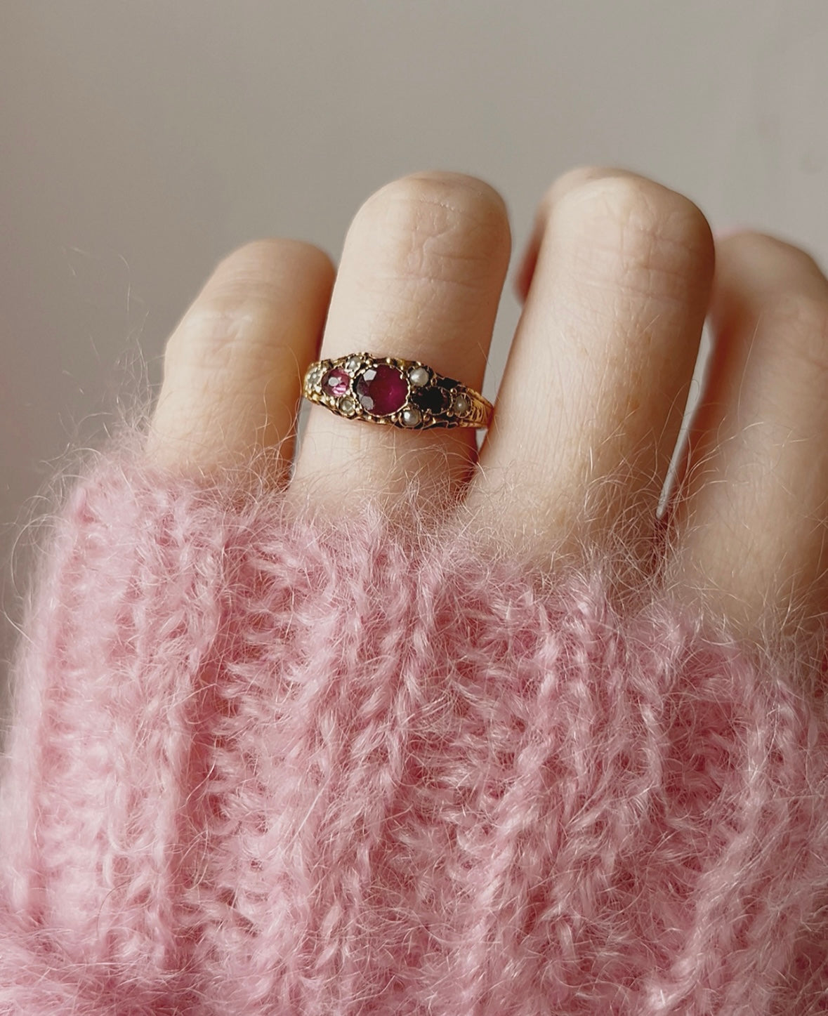 Gorgeous Victorian 15ct Gold, Ruby, Garnet and Split Pearl Ring