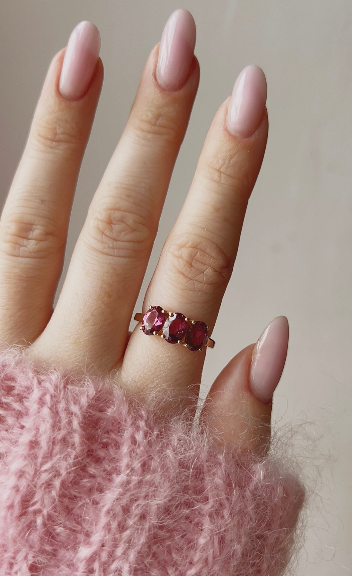 Gorgeous Vintage 9ct Gold Garnet Three Stone Ring