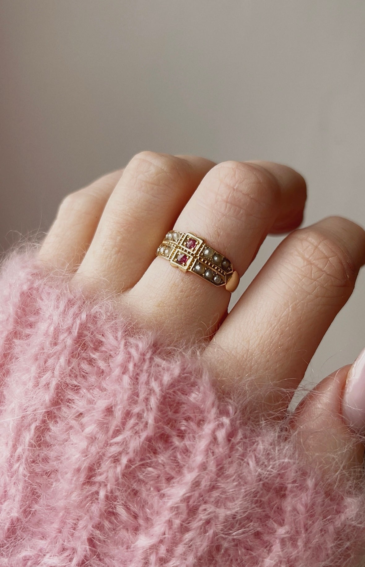 Very pretty Late Victorian 15ct Gold, Ruby and Split Pearl Ring