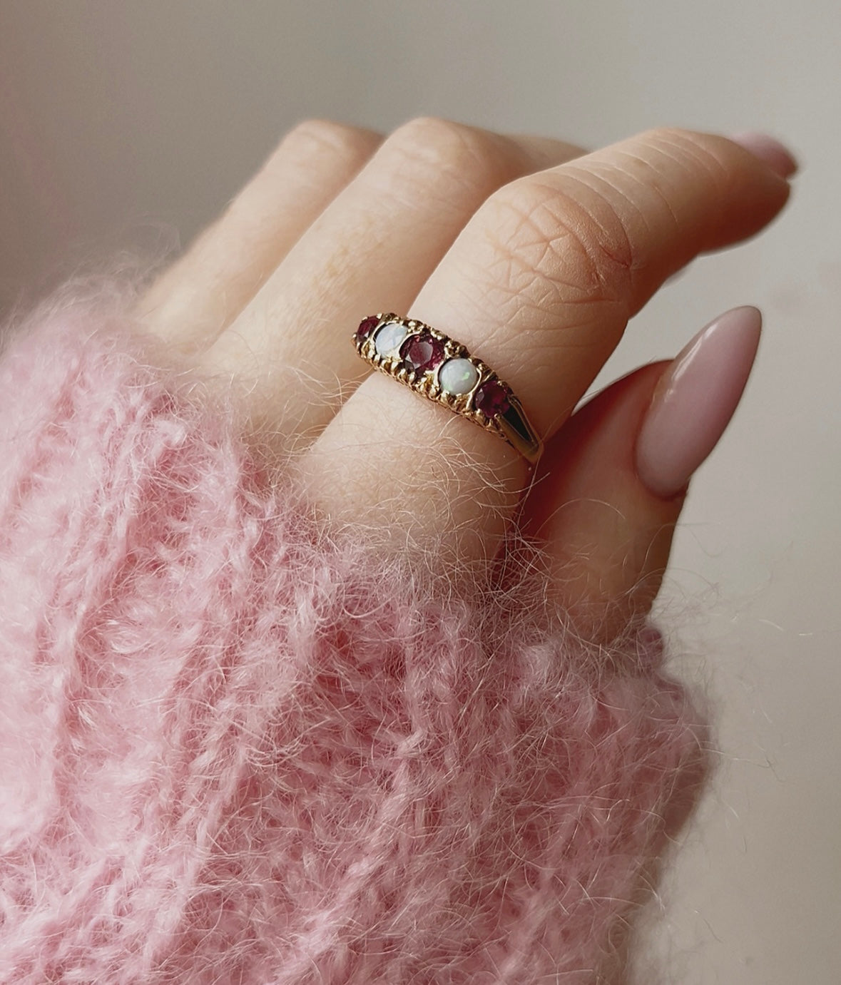 Lovely Vintage 9ct Gold Opal and Garnet Five Stone Ring