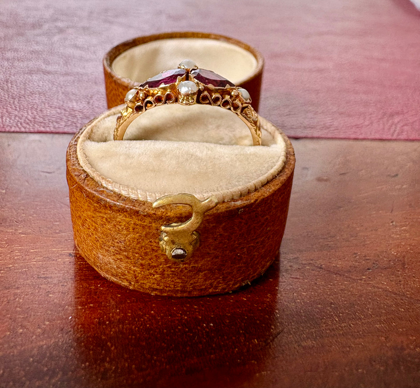 Stunning Victorian 15ct Gold, Garnet and Split Pearl Ring