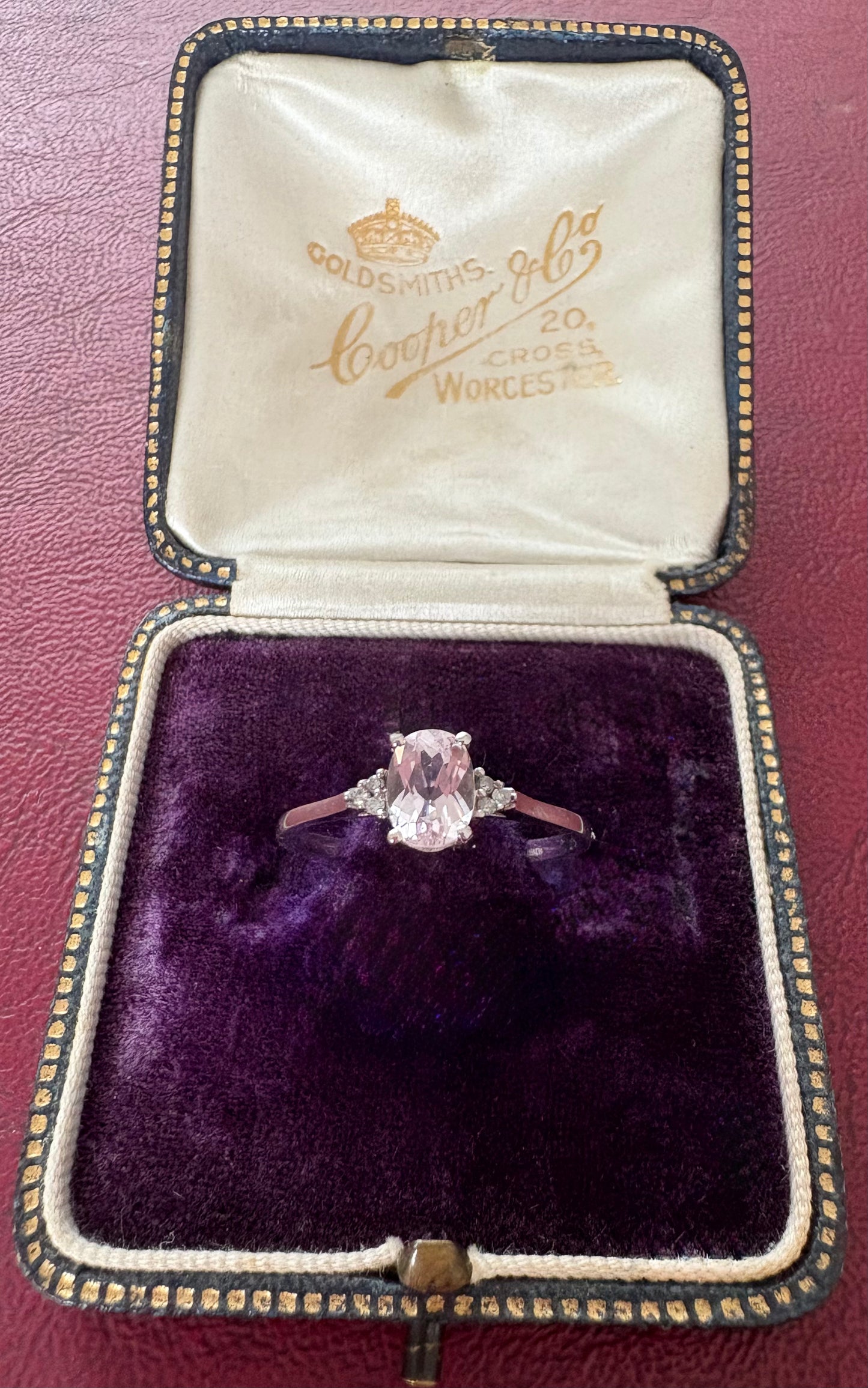 Very Pretty Vintage 9ct White Gold Kunzite and Diamond Ring
