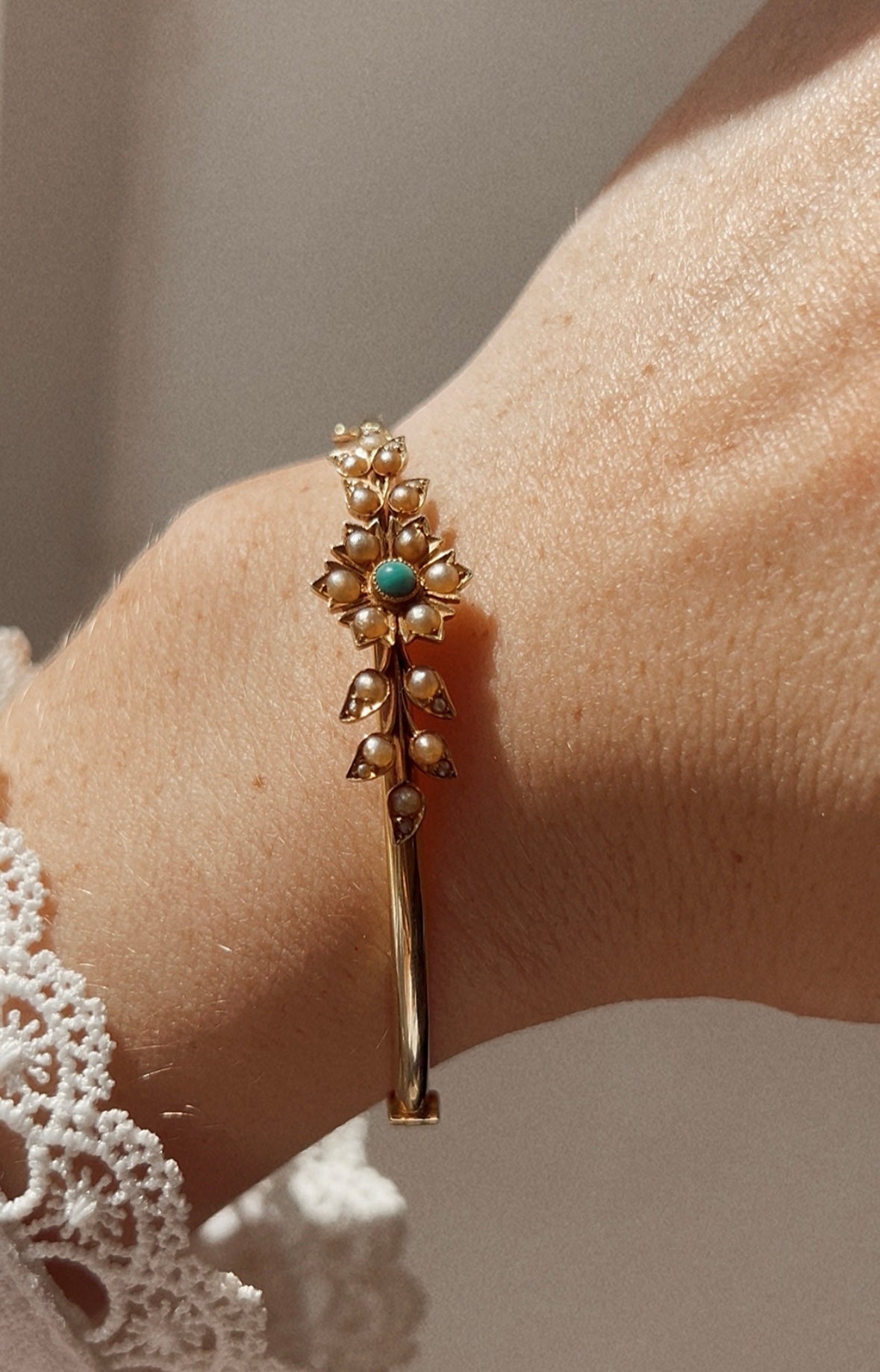 Early 20th Century 15ct Gold, Turquoise and Split Pearl Hinged Bracelet