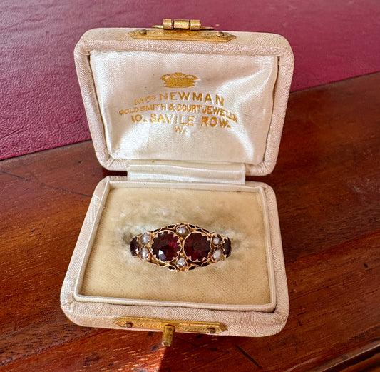 Gorgeous Victorian 9ct Gold, Garnet and Split Pearl Ring