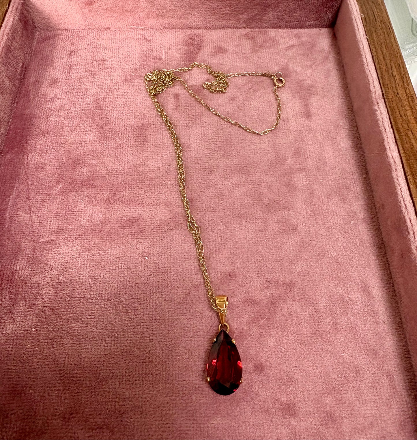 Wonderful Vintage 9ct Gold Pear Cut Garnet Pendant with 9ct Gold Chain
