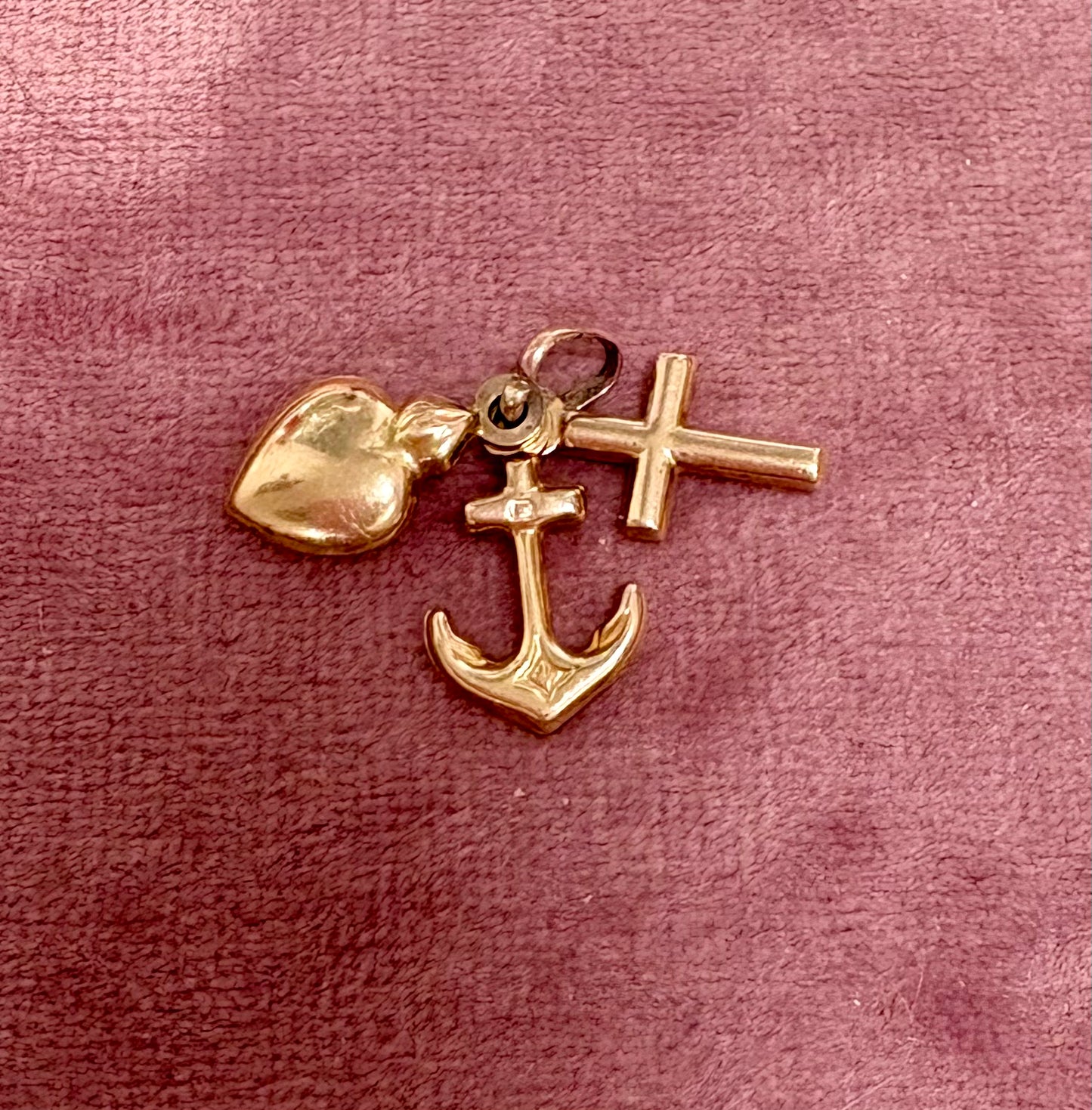 Gorgeous 9ct Gold Peace, Love and Hope Charm