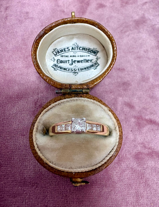 Gorgeous Modern 18ct Gold Diamond Solitaire Ring with Diamond Set Shoulders