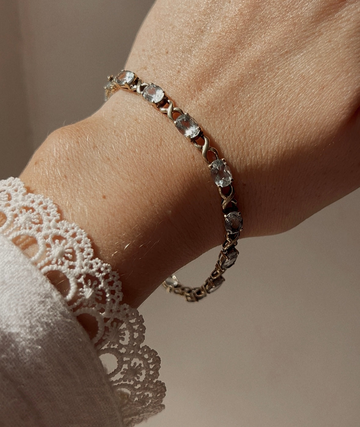 Lovely Vintage 9ct Gold Aquamarine Bracelet