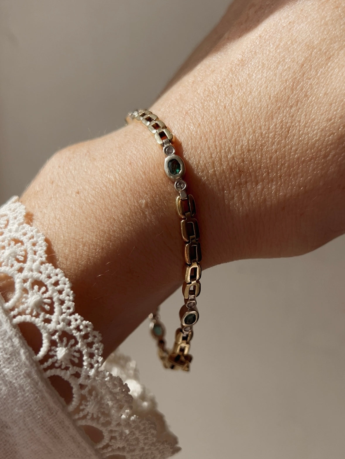 Stunning Vintage Gold, Emerald and Diamond Bracelet