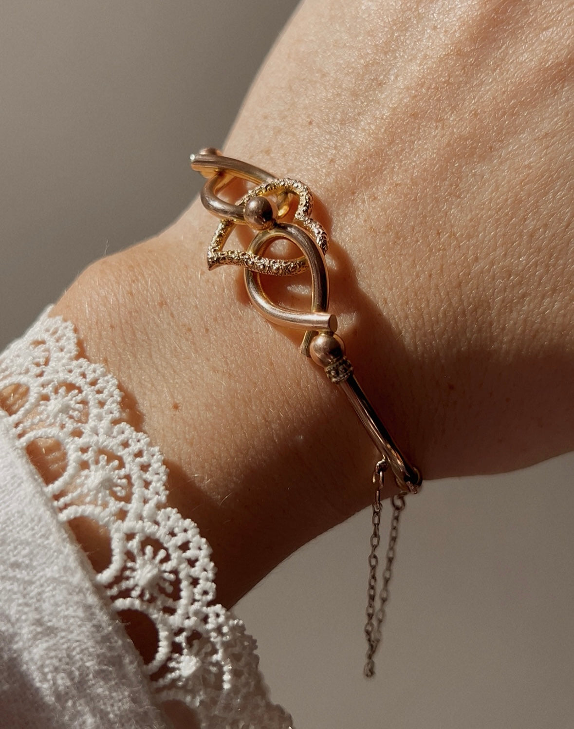 Stunning Victorian Textured 9ct Gold Heart Bangle