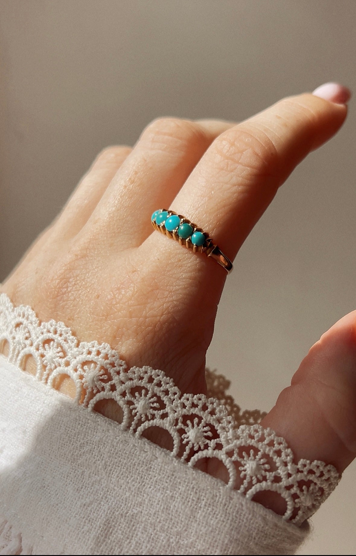 Very Attractive 20th Century Turquoise and Gold Ring