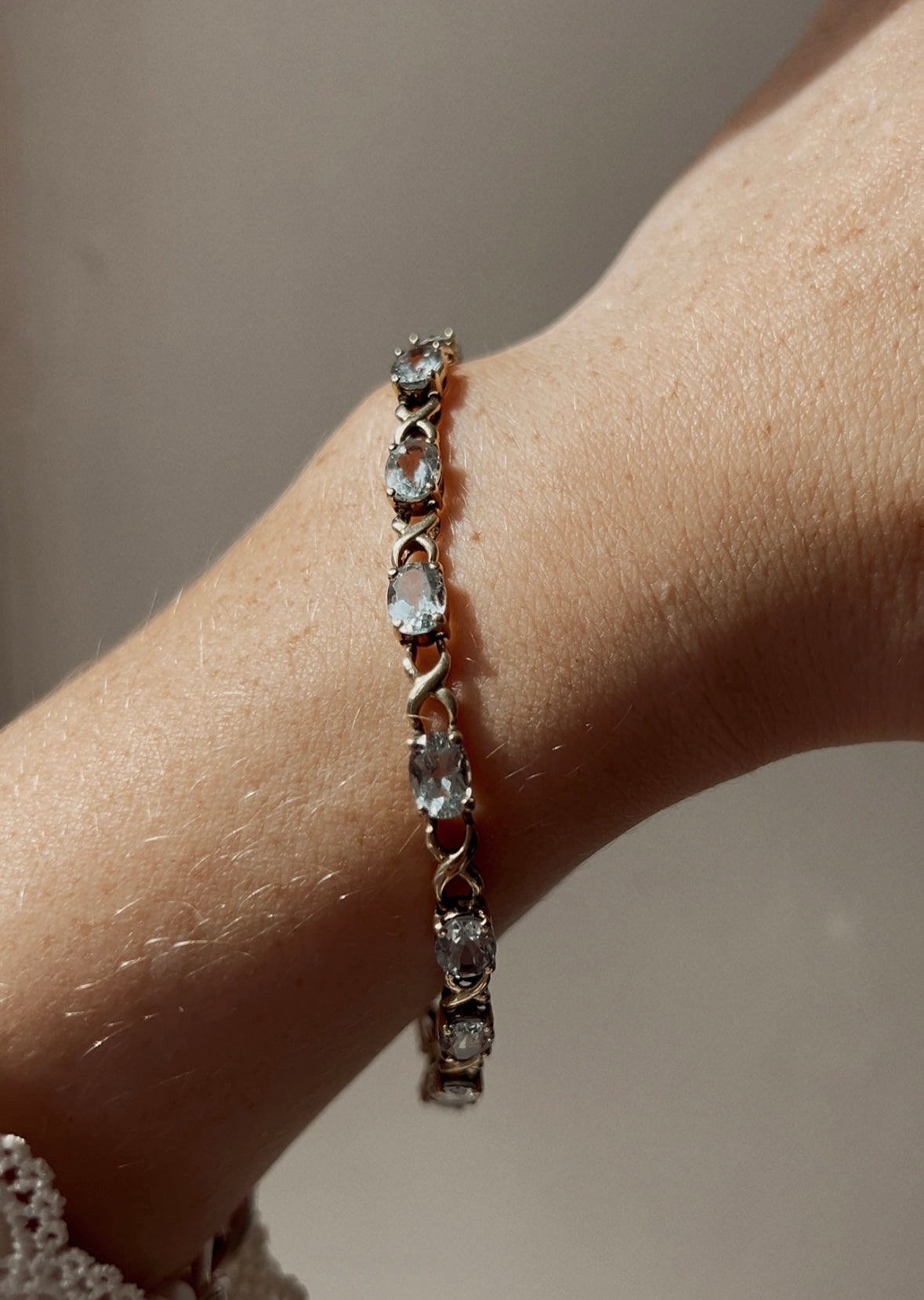 Lovely Vintage 9ct Gold Aquamarine Bracelet