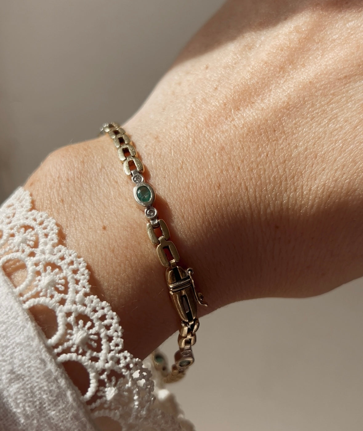 Stunning Vintage Gold, Emerald and Diamond Bracelet