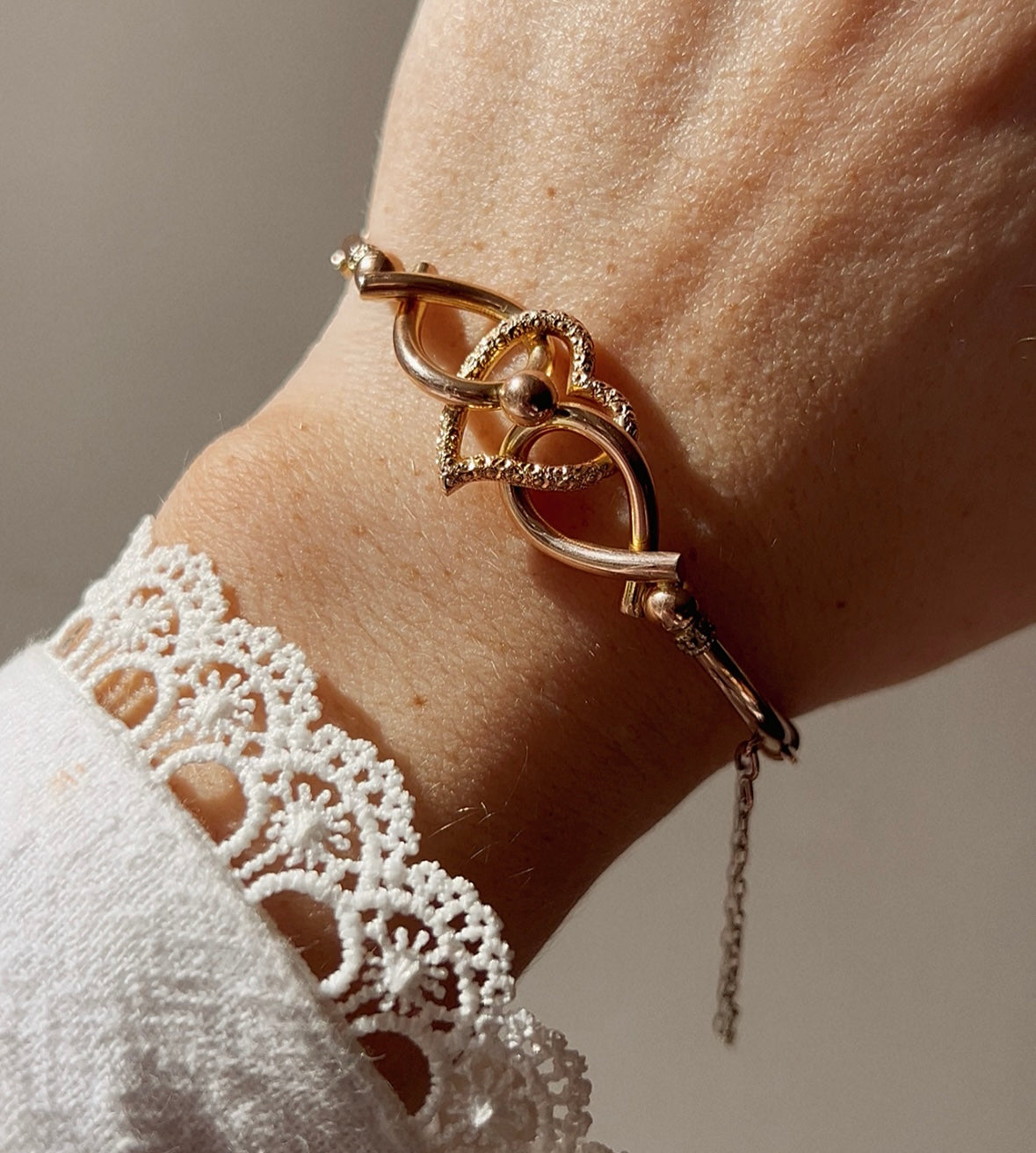 Stunning Victorian Textured 9ct Gold Heart Bangle