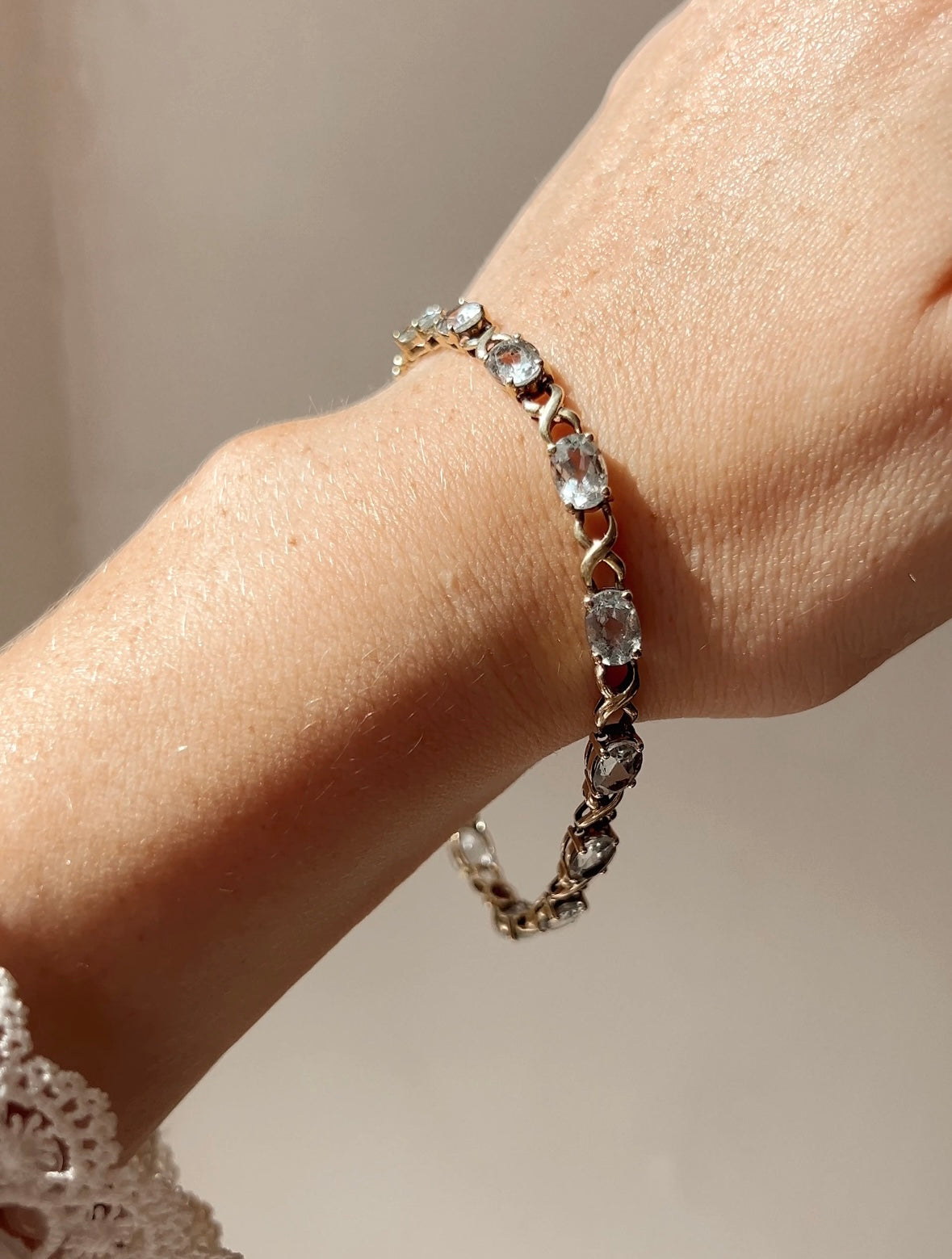 Lovely Vintage 9ct Gold Aquamarine Bracelet