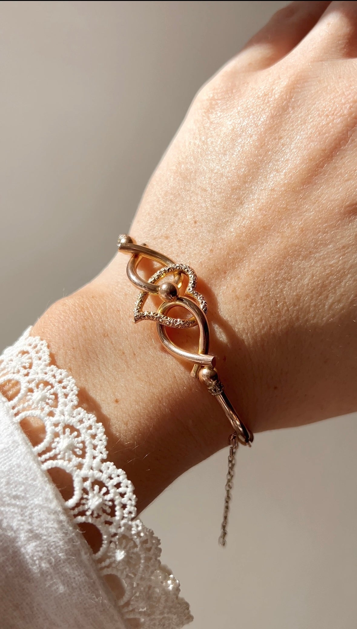 Stunning Victorian Textured 9ct Gold Heart Bangle