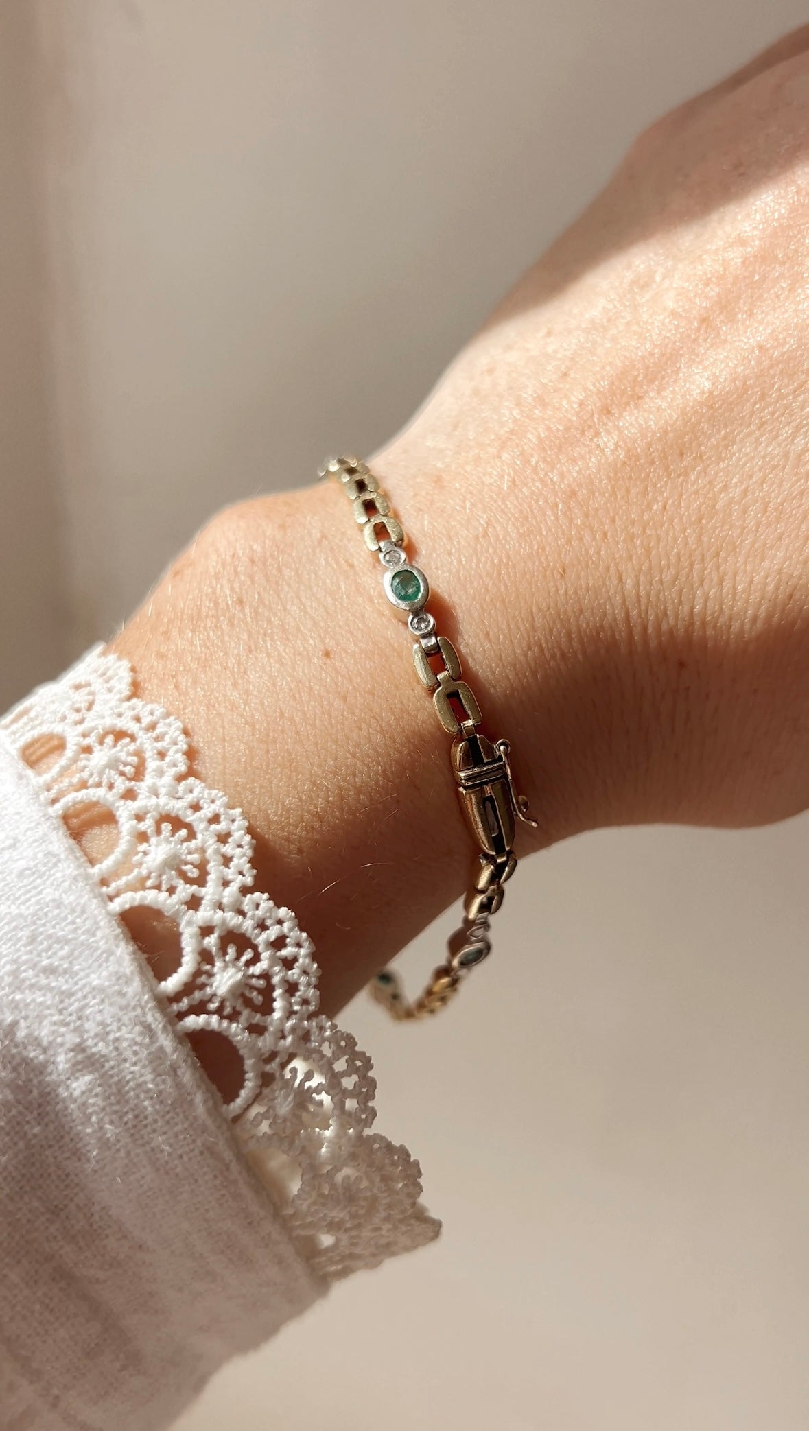 Stunning Vintage Gold, Emerald and Diamond Bracelet