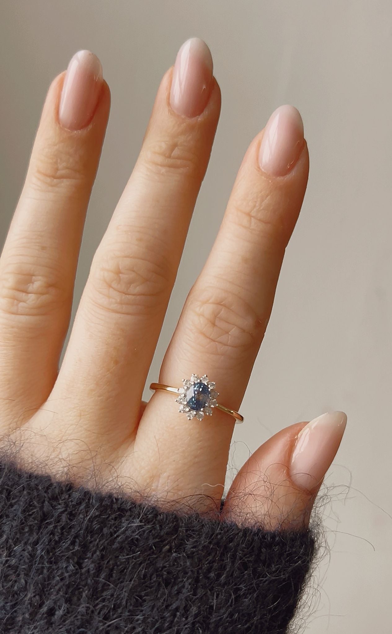 Very Beautiful Dainty 9ct Gold, Blue Sapphire and Diamond Cluster Ring