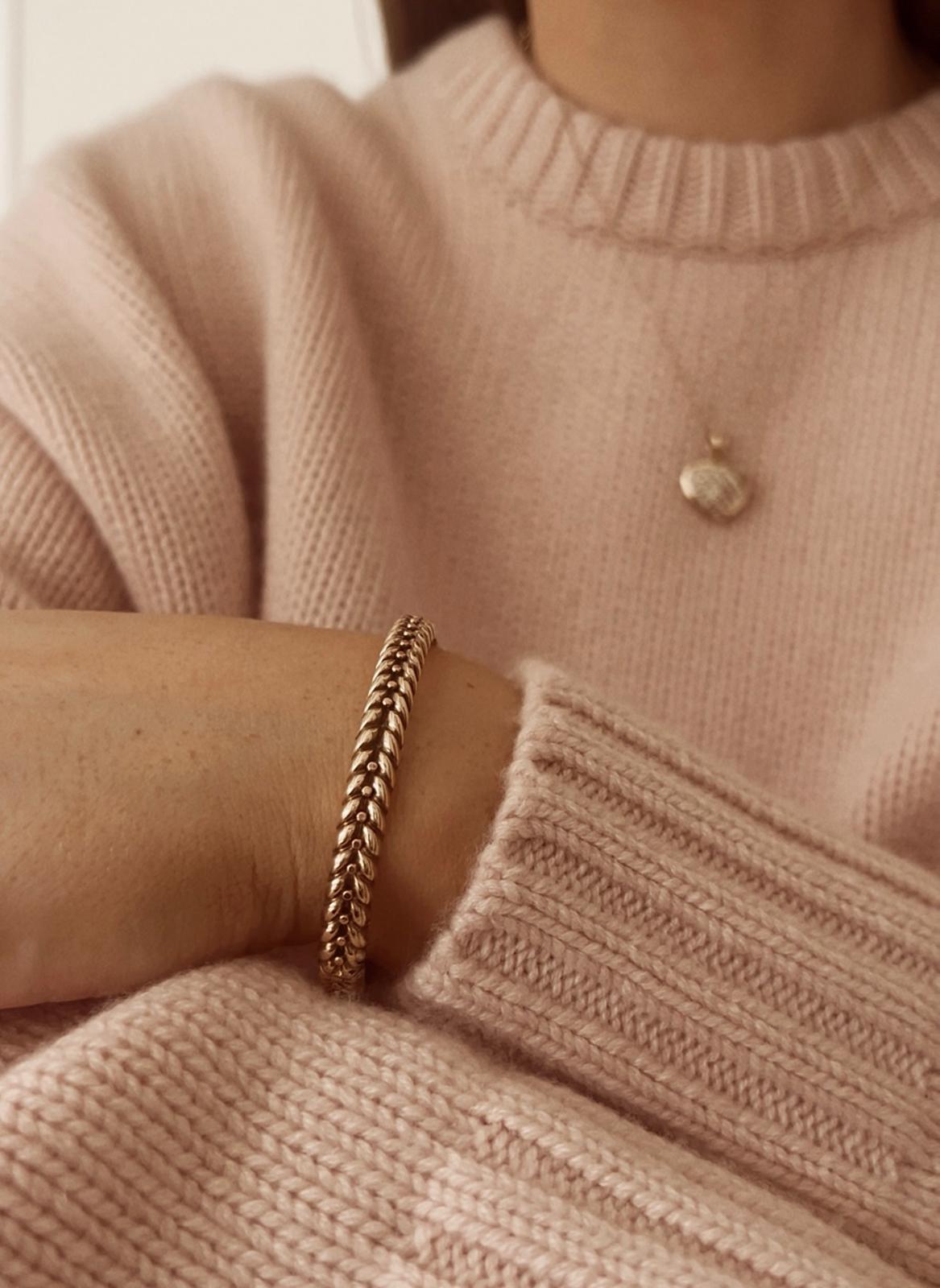 Stunning Victorian 9ct Gold Bangle in a Curb and Bead Pattern