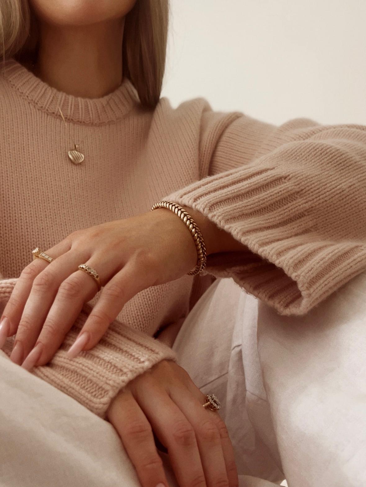 Stunning Victorian 9ct Gold Bangle in a Curb and Bead Pattern