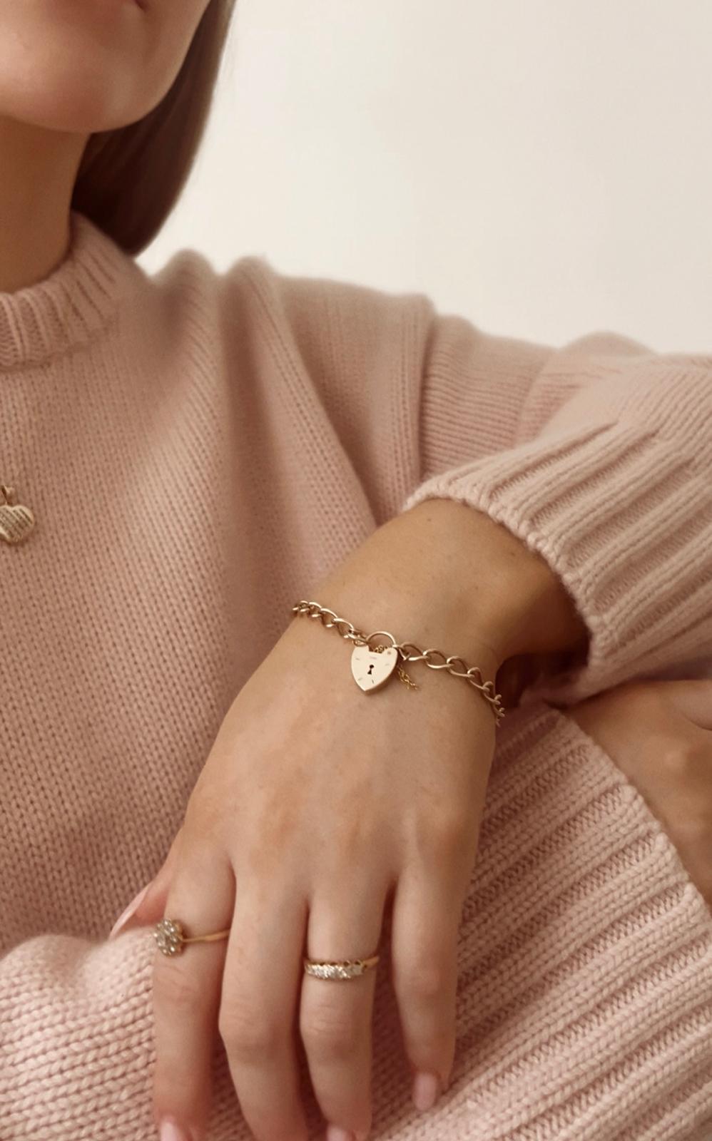 Gorgeous 9ct Gold Heart Locket Bracelet