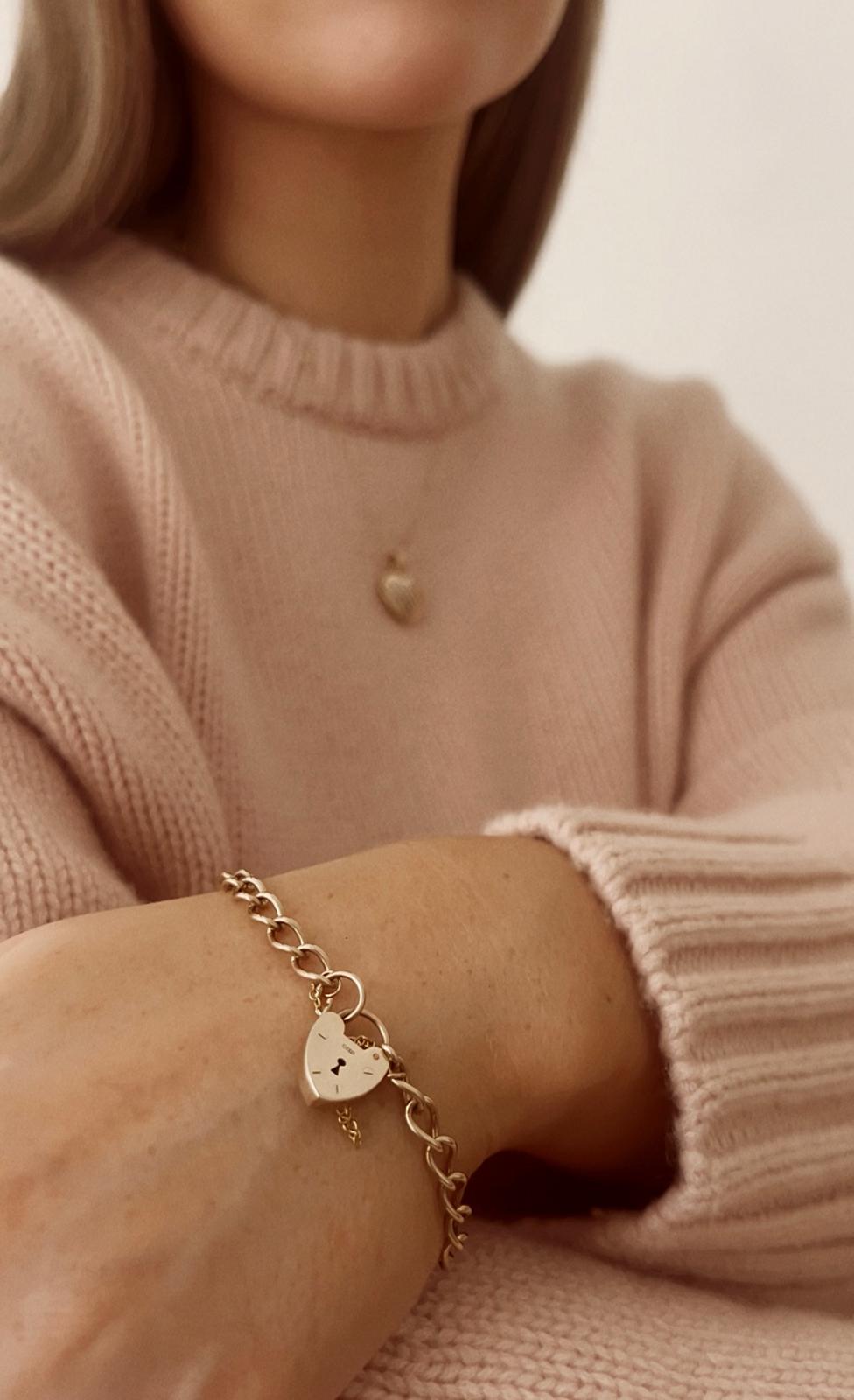 Gorgeous 9ct Gold Heart Locket Bracelet