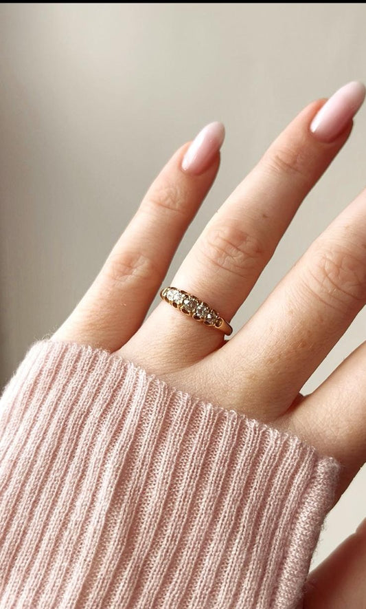 Pretty c1900 18ct Gold Ring Set with Five Old-cut Diamonds