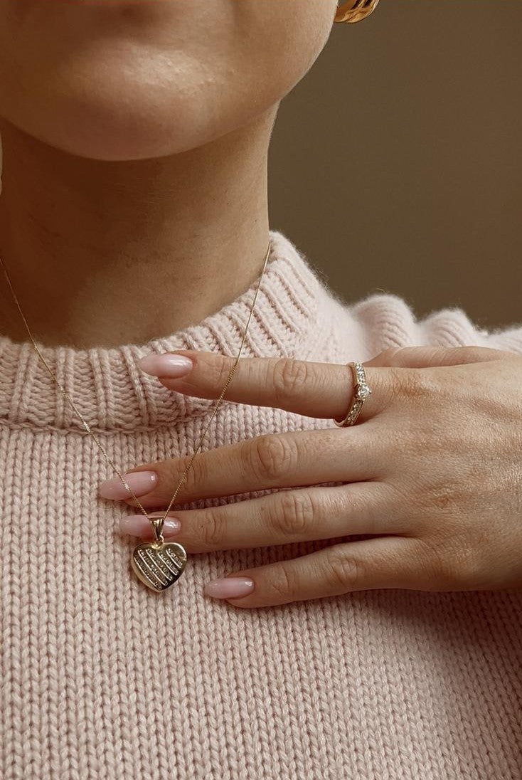 Stunning 18ct Gold Diamond Heart Dress Ring