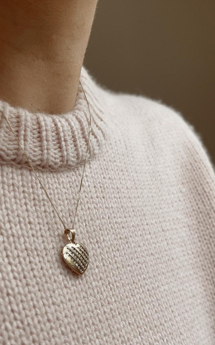 Lovely Vintage 9ct Gold Diamond Heart Pendant with Chain