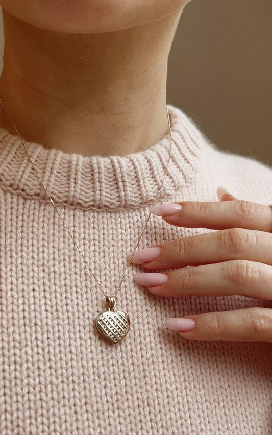 Lovely Vintage 9ct Gold Diamond Heart Pendant with Chain
