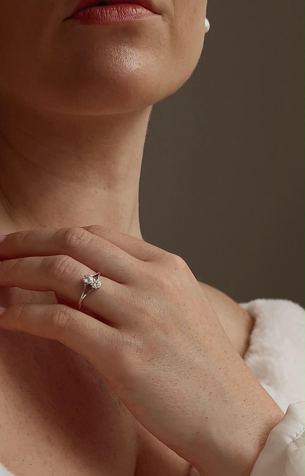 Stunning 18ct Gold, Platinum and Diamond Two Stone Ring