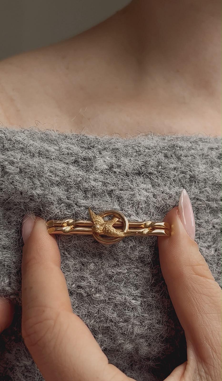 Wonderful Late 19th Century 15ct Gold Swallow Bar Brooch