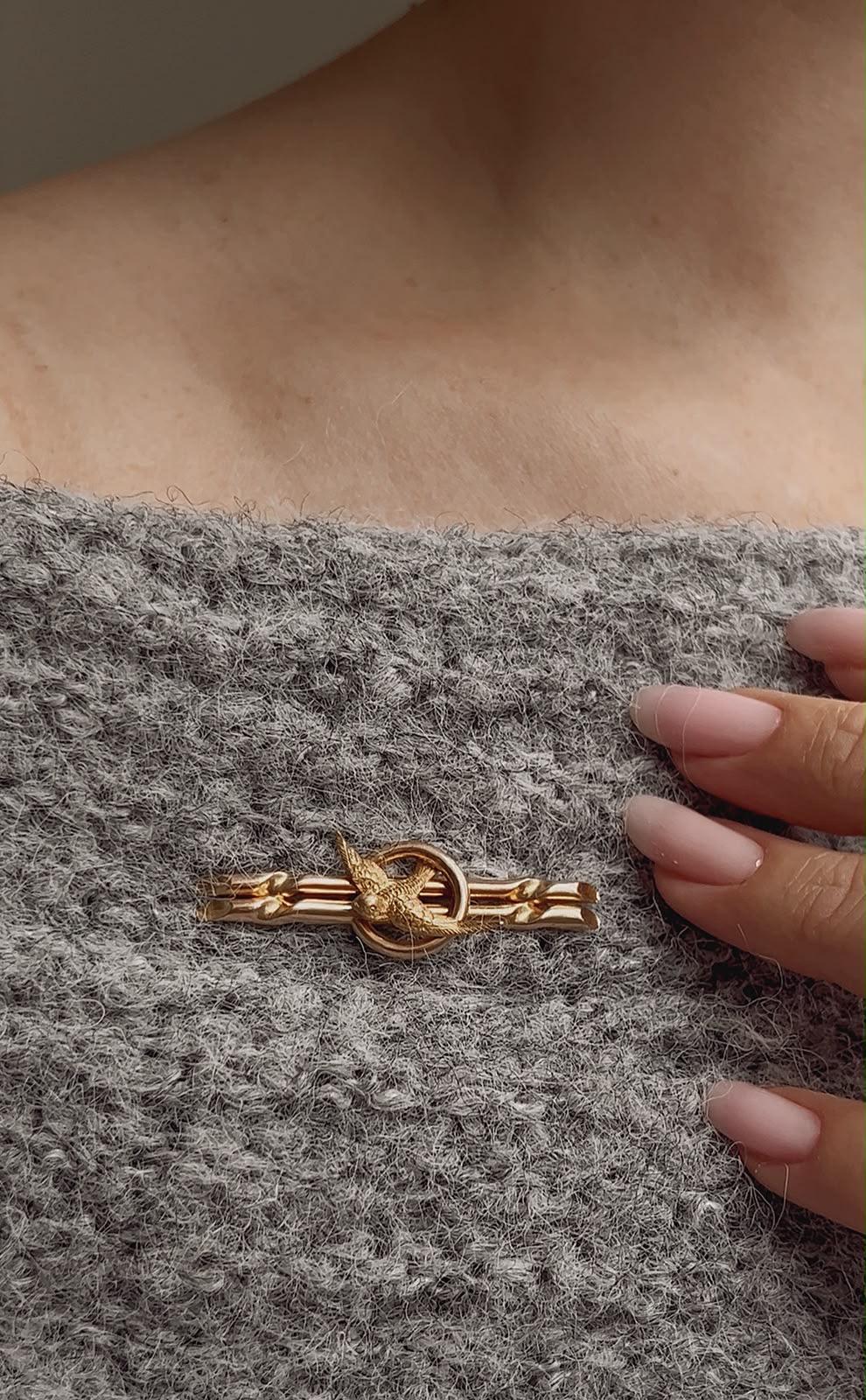 Wonderful Late 19th Century 15ct Gold Swallow Bar Brooch
