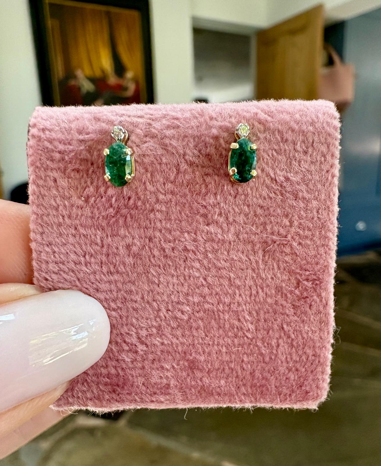 Gorgeous 9K Gold,Emerald and Diamond Stud Earrings