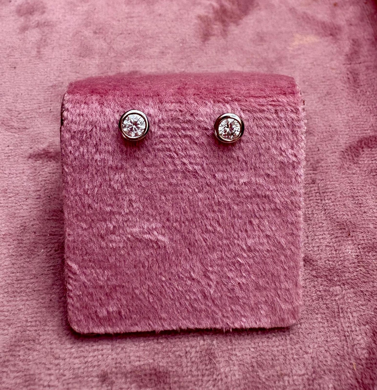 Beautiful Classic Modern 18ct White Gold and 0.40ct Mined Diamond Earrings