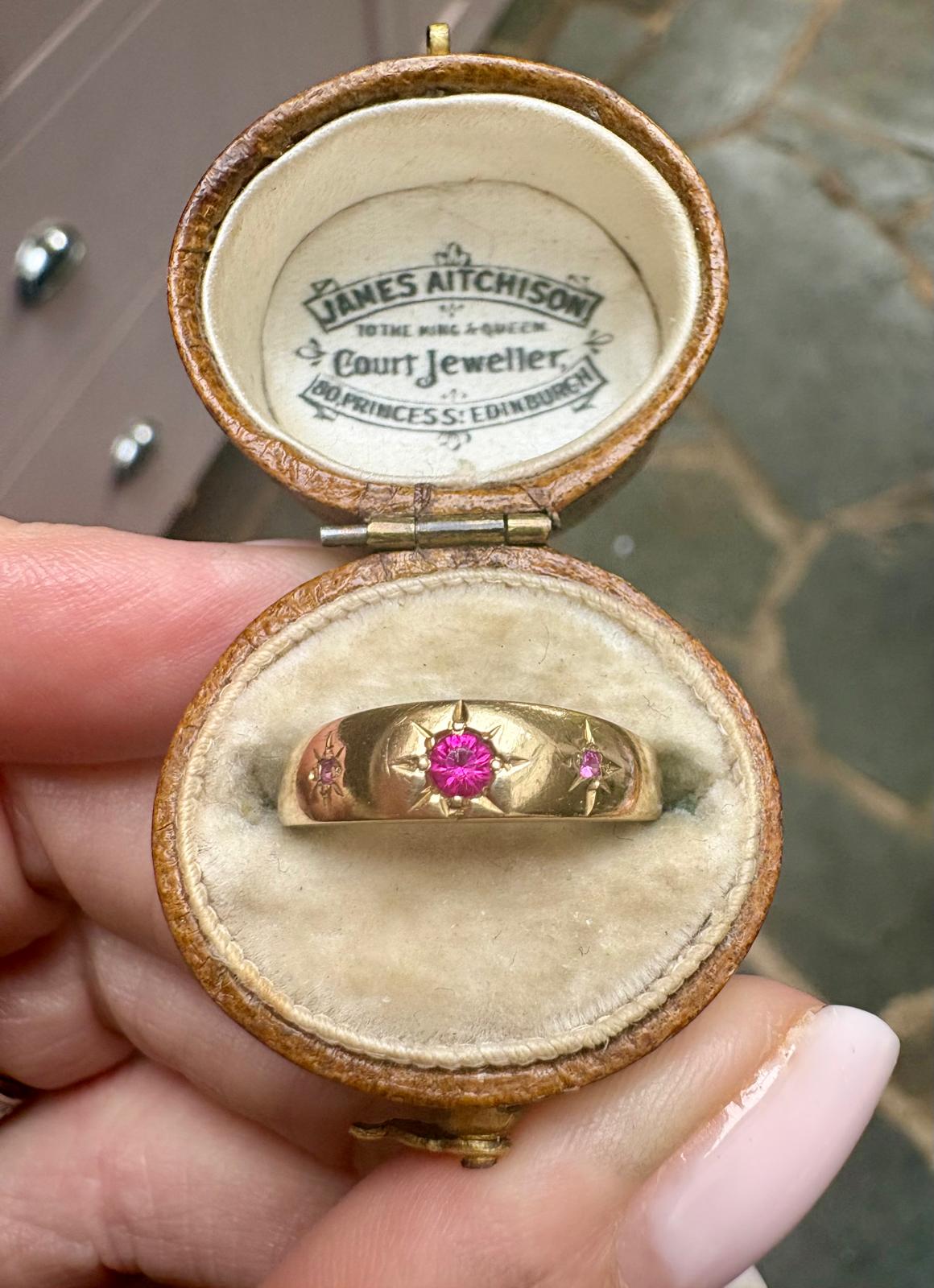 Stunning Antique 18k Gold and Ruby Star Set Ring