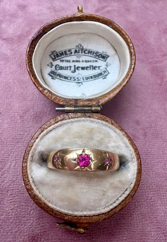 Stunning Antique 18k Gold and Ruby Star Set Ring