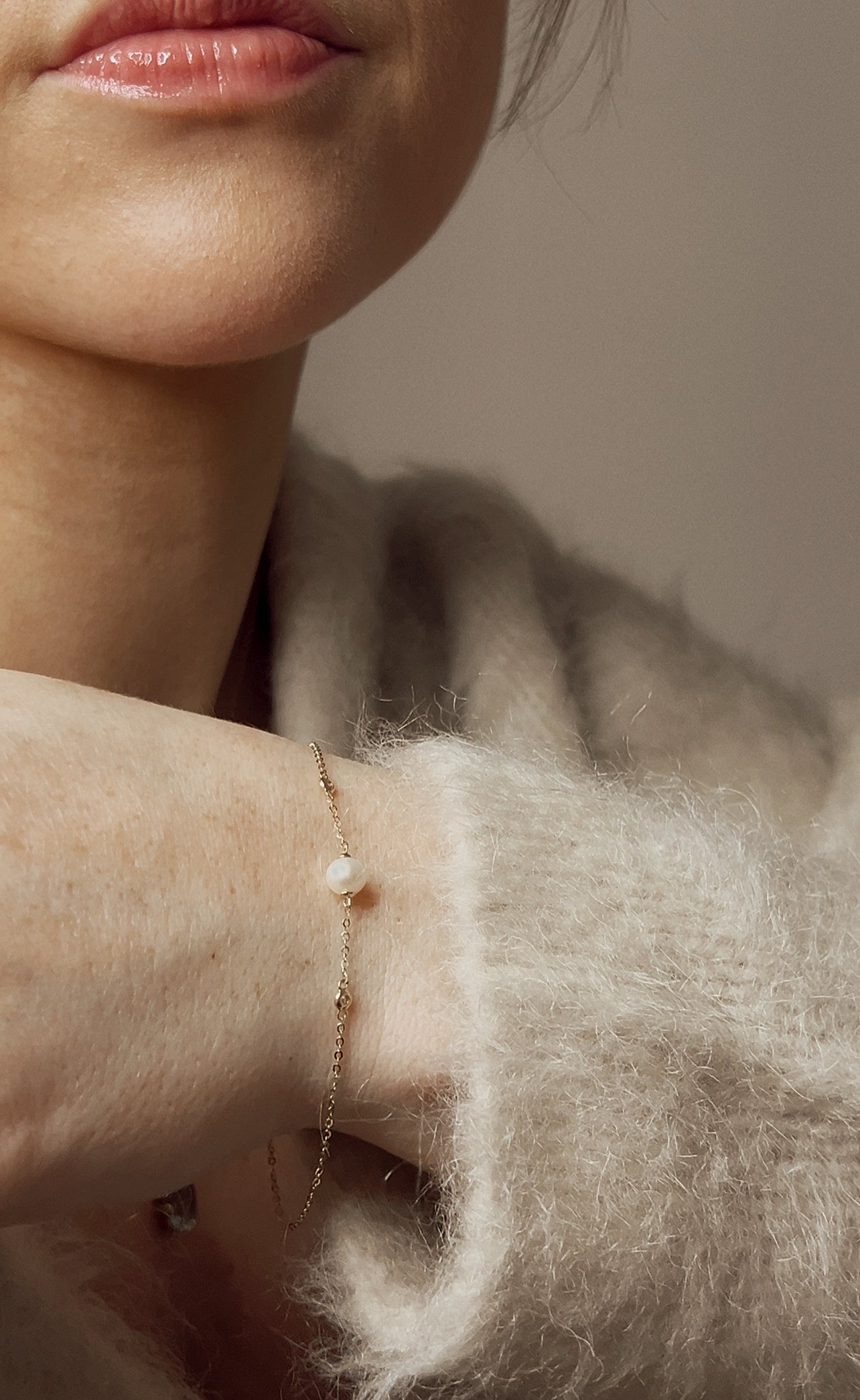 Gorgeous 18ct Yellow Gold Cultured Pearl and Diamond Bracelet