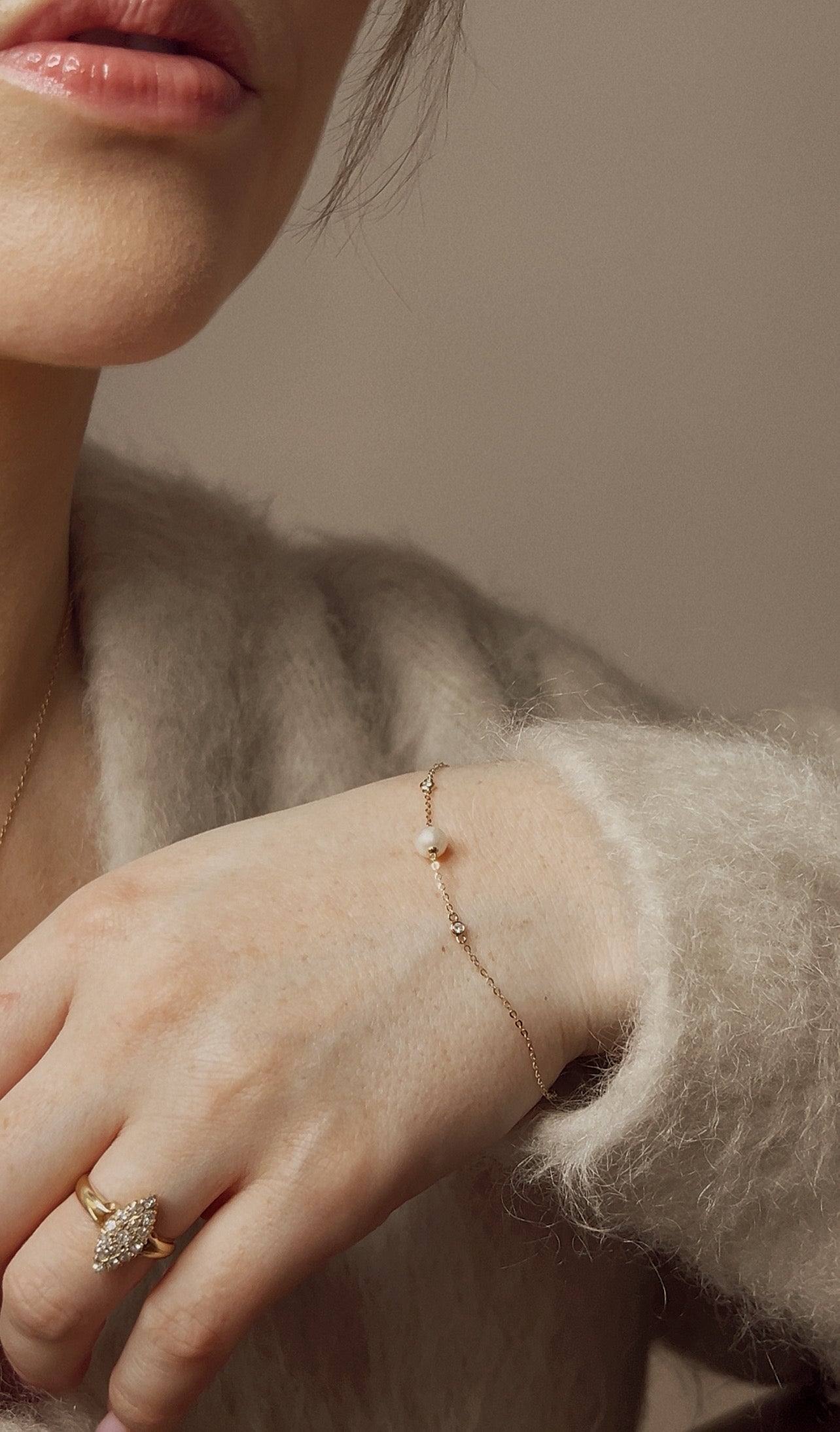 Gorgeous 18ct Yellow Gold Cultured Pearl and Diamond Bracelet