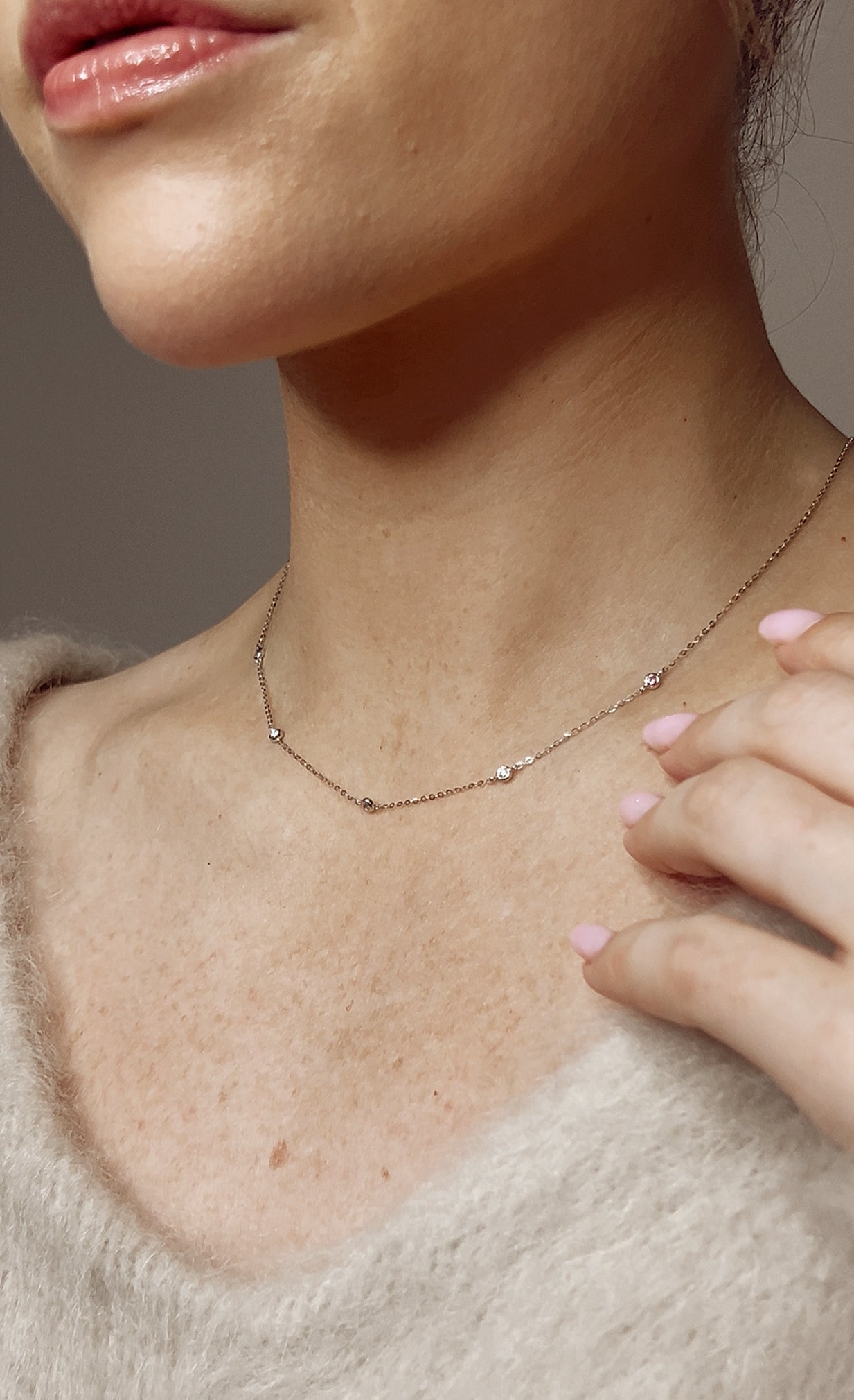 Beautiful 18ct White Gold Necklace with Diamond and Pink Sapphires