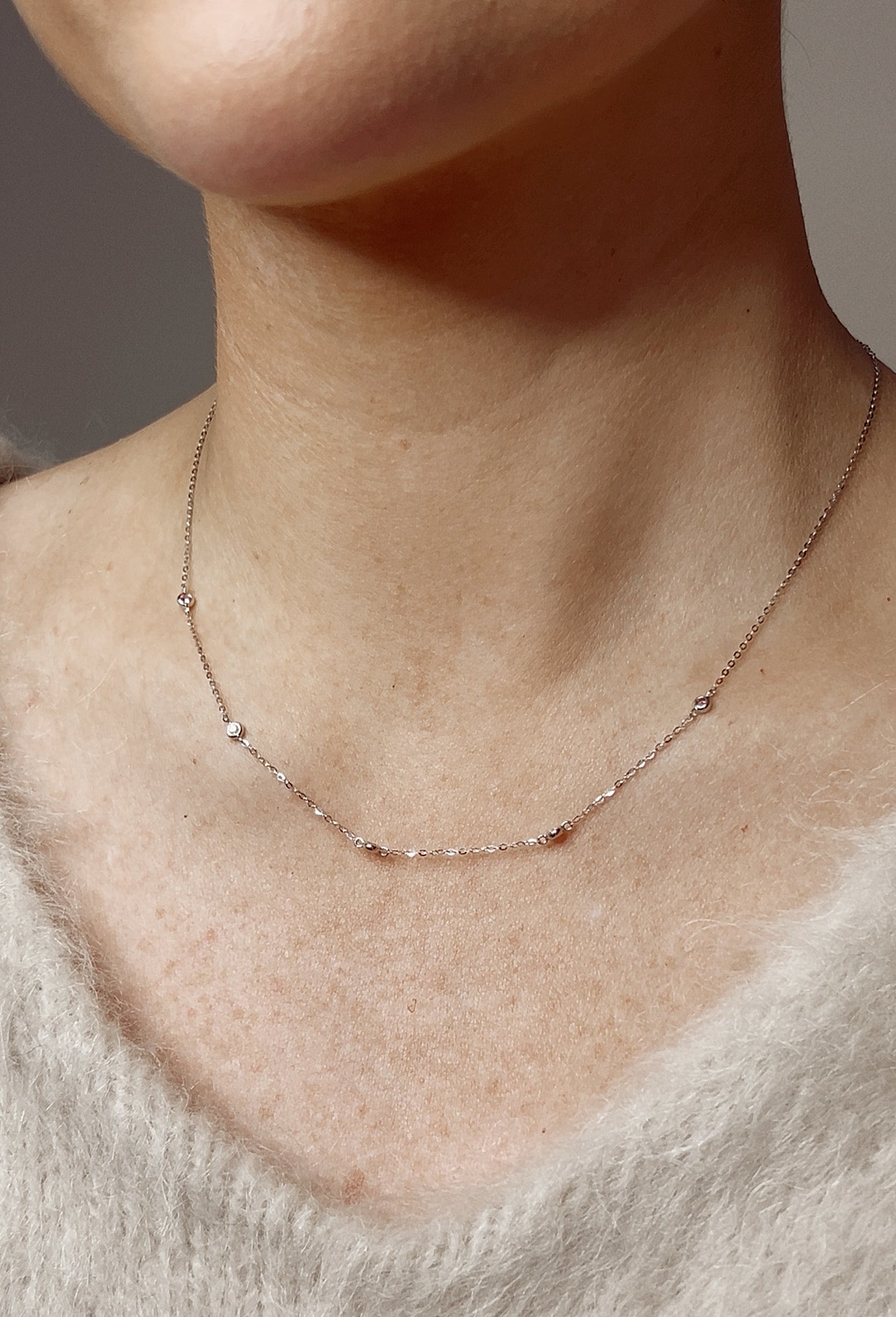 Beautiful 18ct White Gold Necklace with Diamond and Pink Sapphires