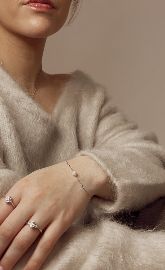 Gorgeous 18ct White Gold Bracelet with a Cultured Pearl and Diamonds