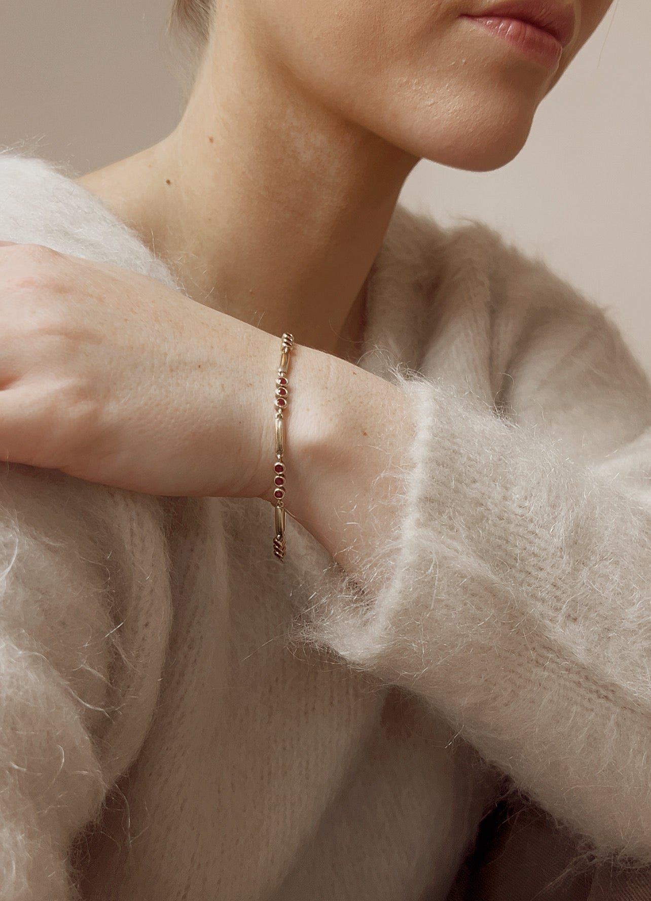 Lovely Vintage 9ct Gold Ruby Line Bracelet