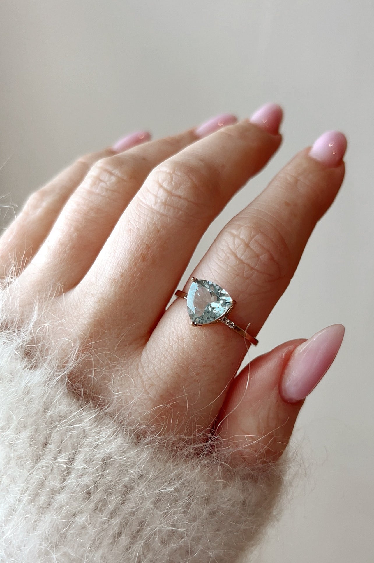 Stunning Vintage 9ct Gold and Aquamarine and Diamond Ring