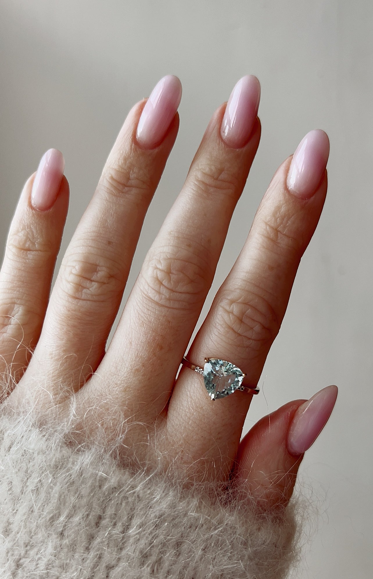 Stunning Vintage 9ct Gold and Aquamarine and Diamond Ring
