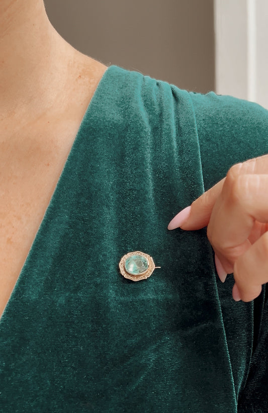 Very Sweet Late 19th Century Foil-back Paste Brooch